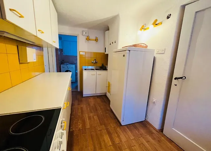 Red Beech - An Alpine Near 샬레 *